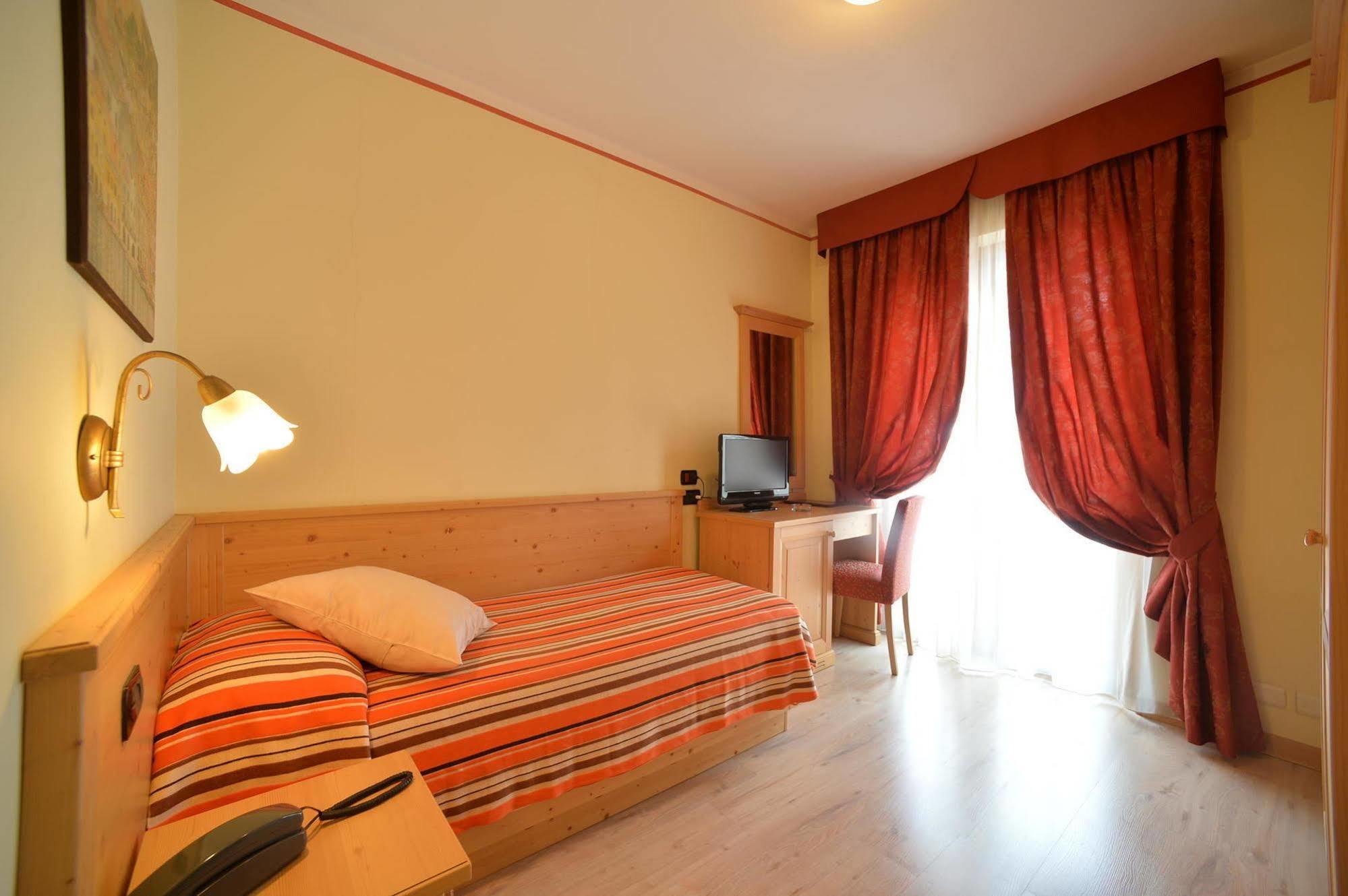 Residence Canada Пинцоло Экстерьер фото